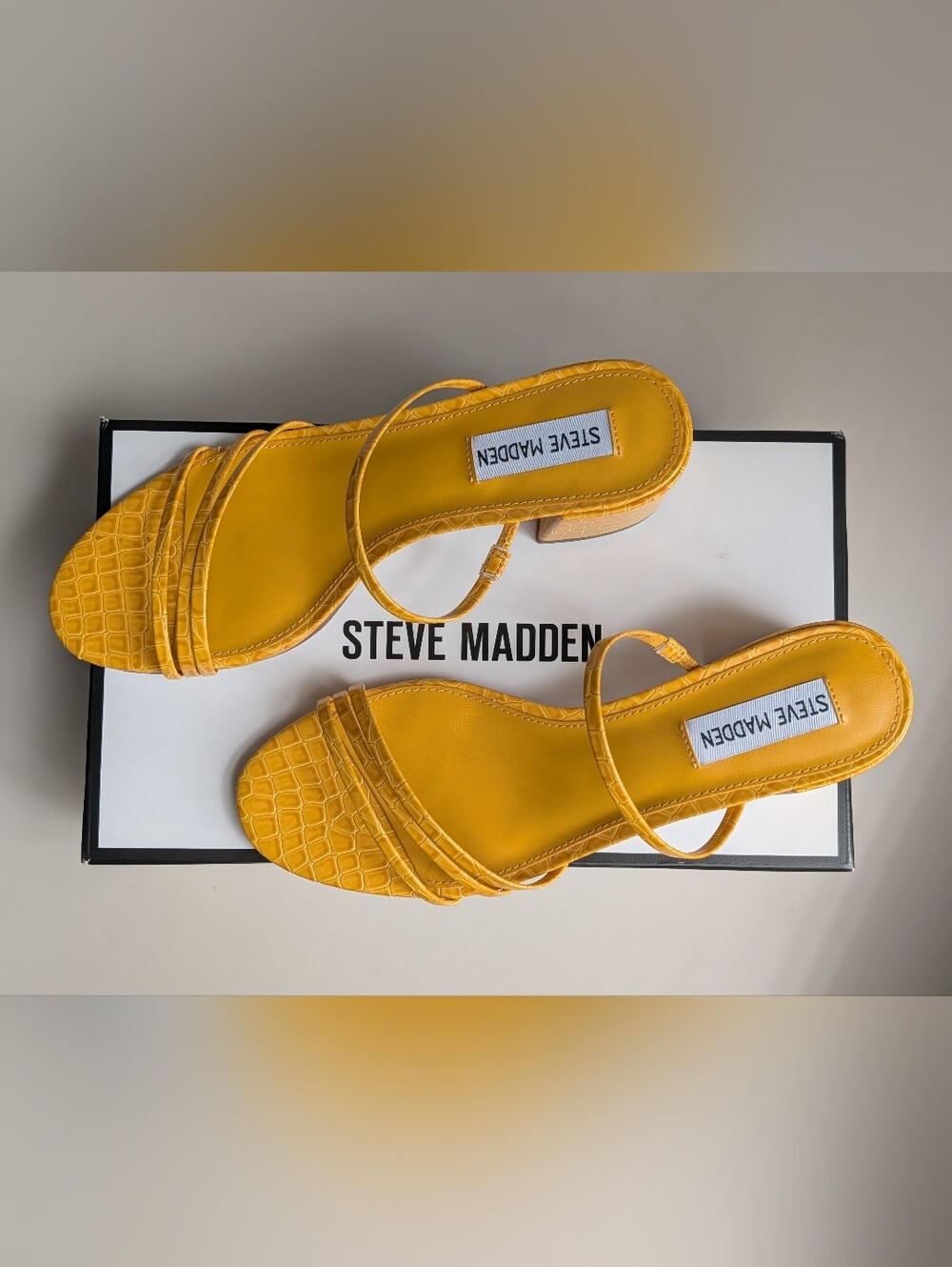 NIB Steve Madden Miari Yellow Croc Block Heel Sandals Size 8